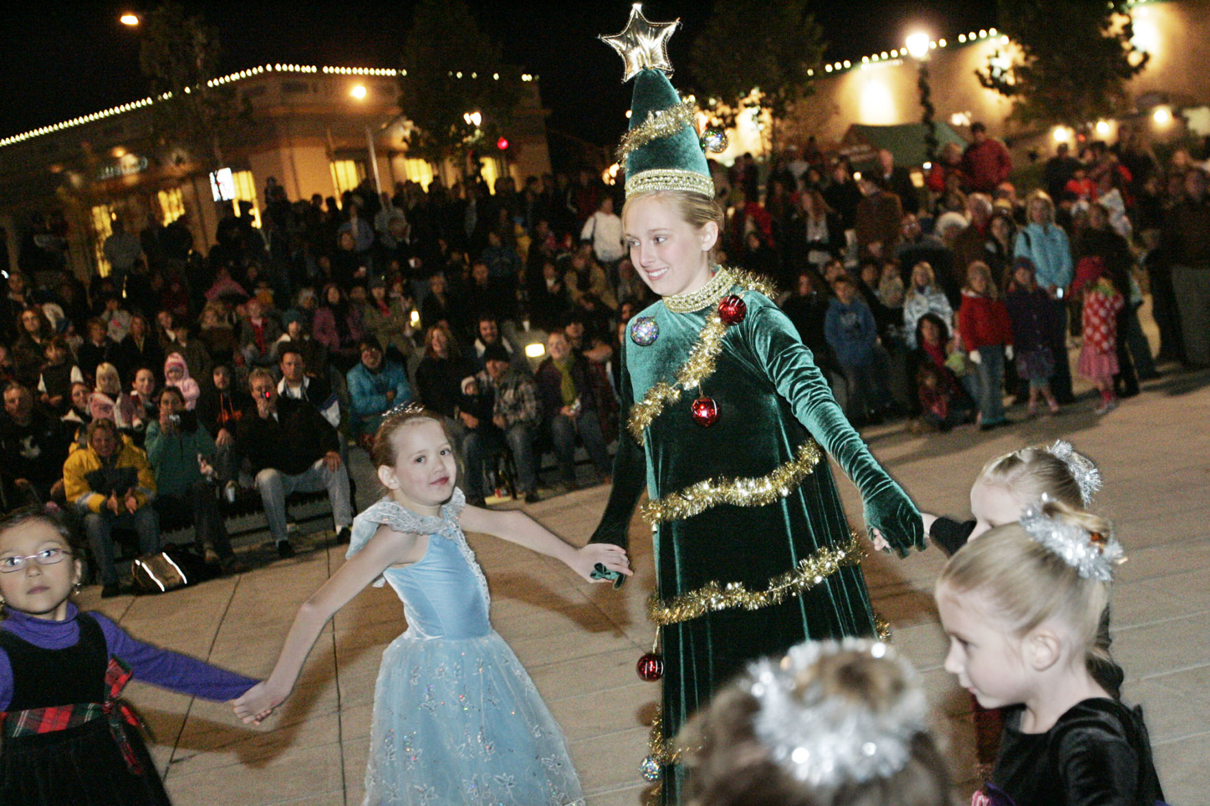 Napa lights the Christmas tree